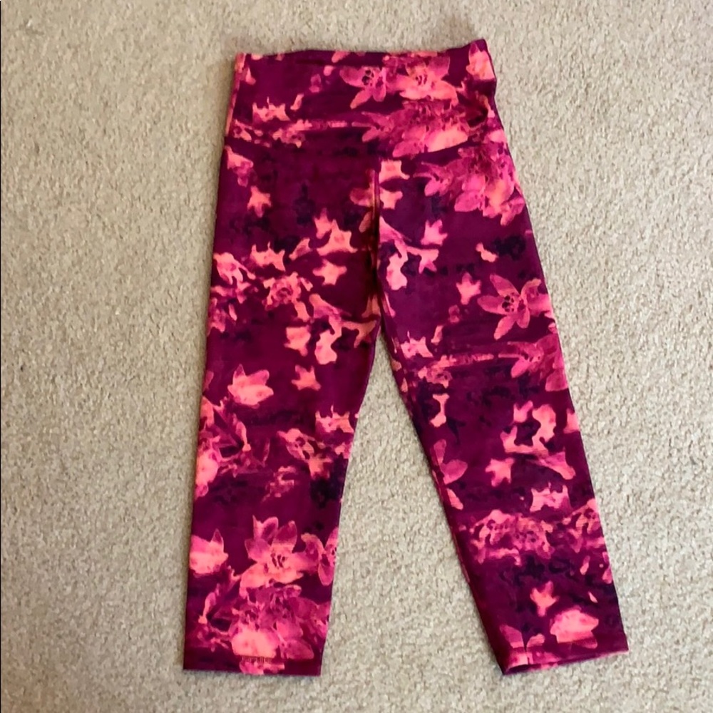 Old Navy floral patterned mid- calf leggings